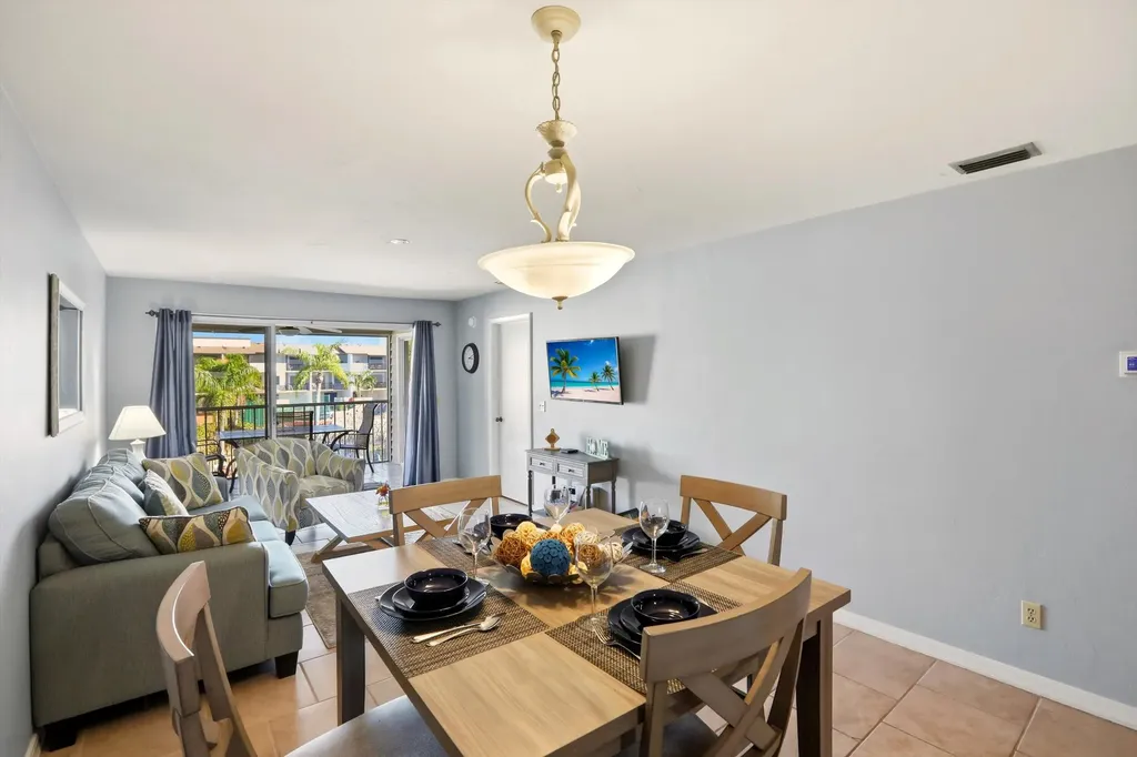 1060 Swallow Avenue Marco Island FL 34145