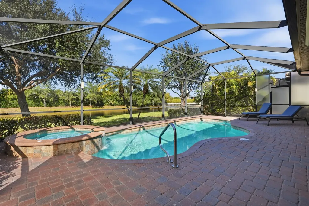 3022 Aviamar Circle Naples FL 34114
