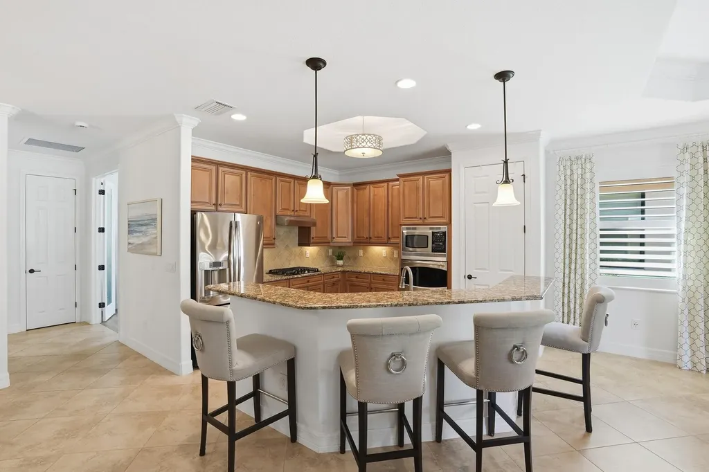 3022 Aviamar Circle Naples FL 34114