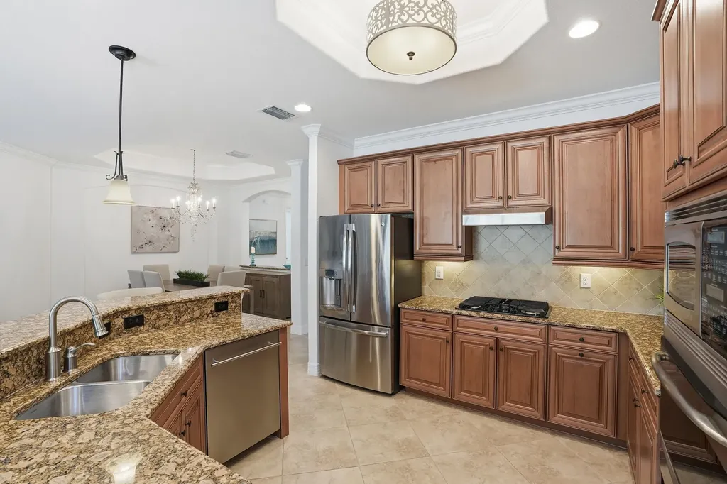 3022 Aviamar Circle Naples FL 34114