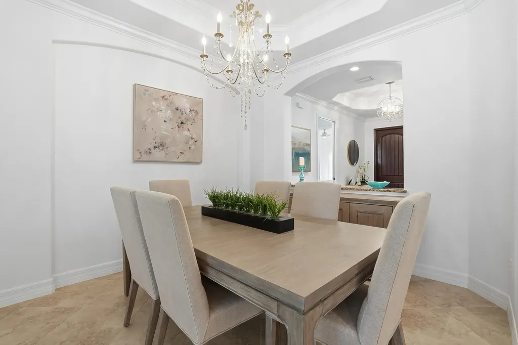 3022 Aviamar Circle Naples FL 34114