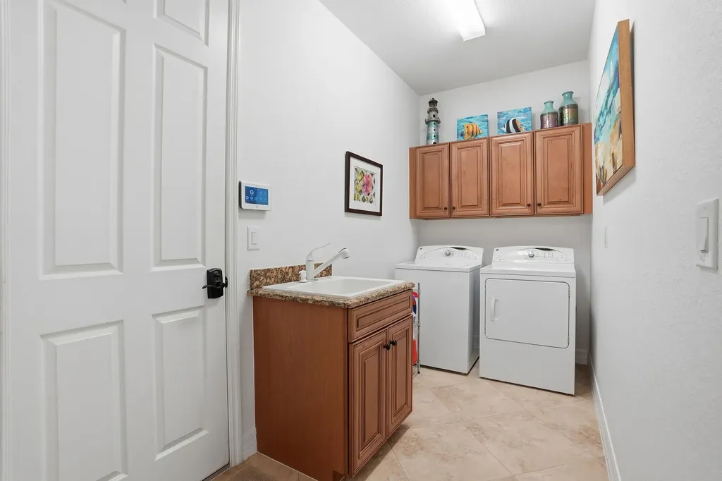 3022 Aviamar Circle Naples FL 34114