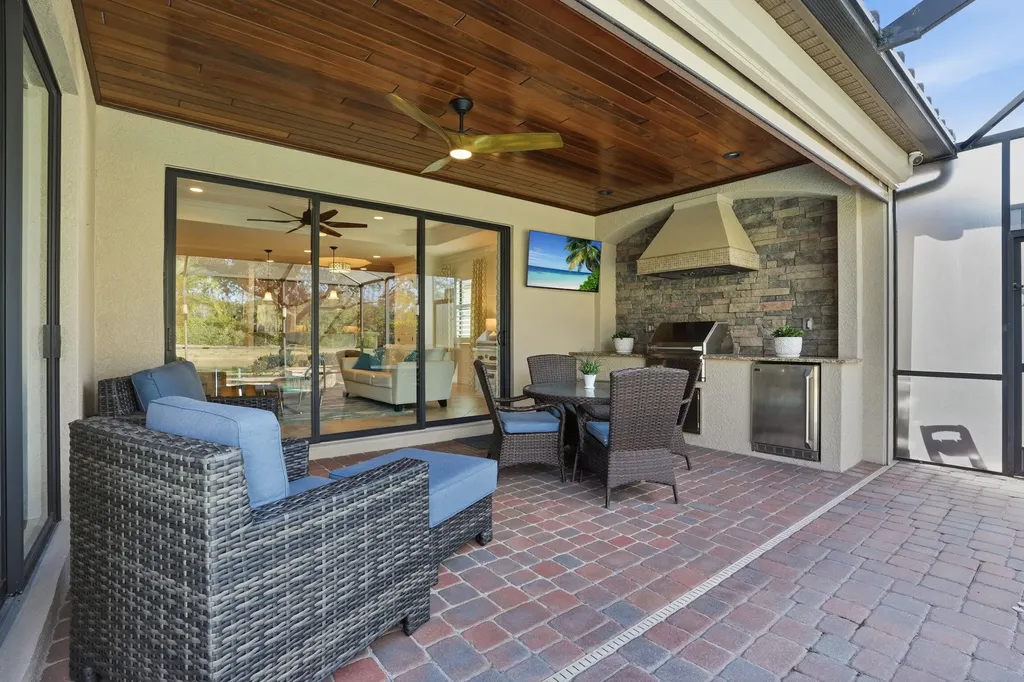 3022 Aviamar Circle Naples FL 34114