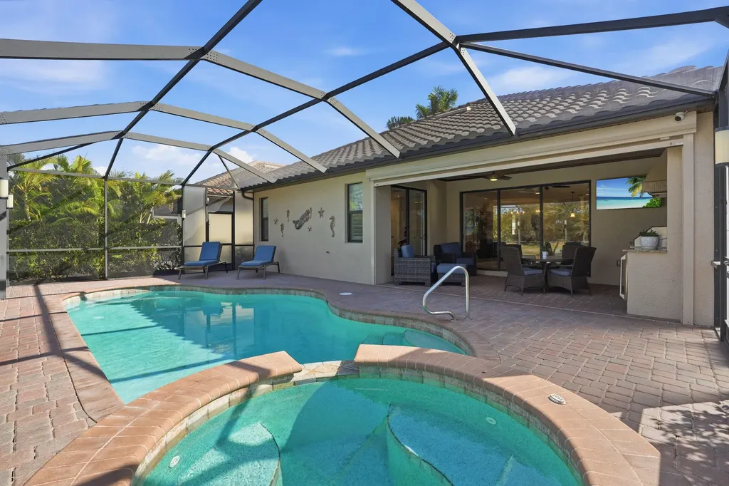 3022 Aviamar Circle Naples FL 34114