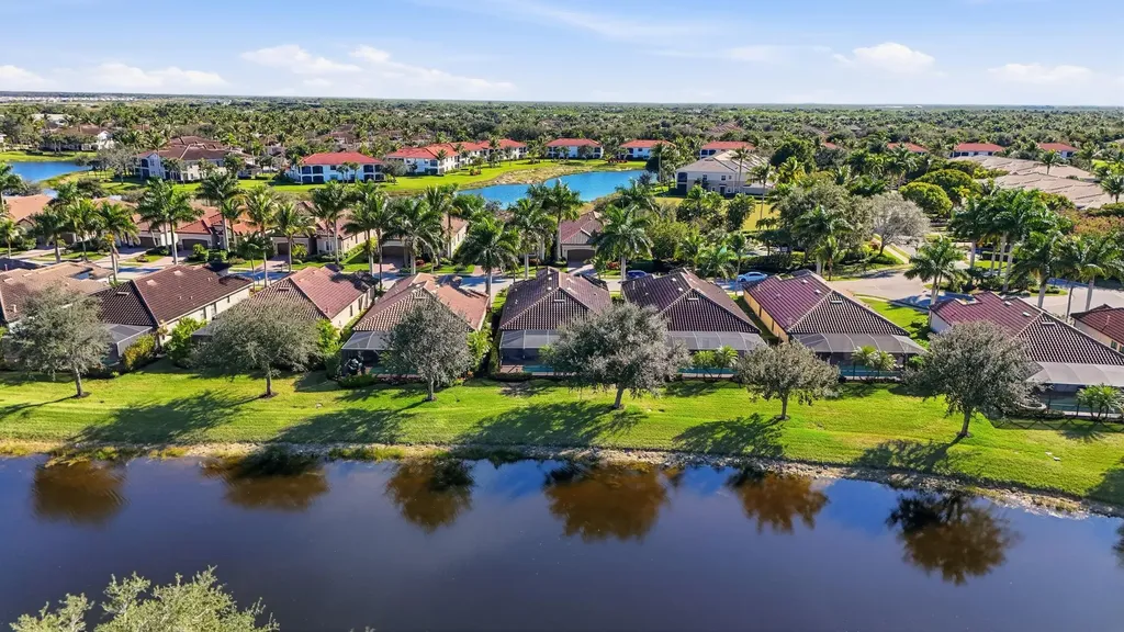 3022 Aviamar Circle Naples FL 34114