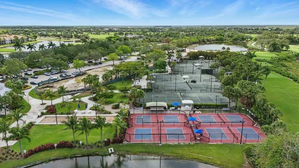 3022 Aviamar Circle Naples FL 34114