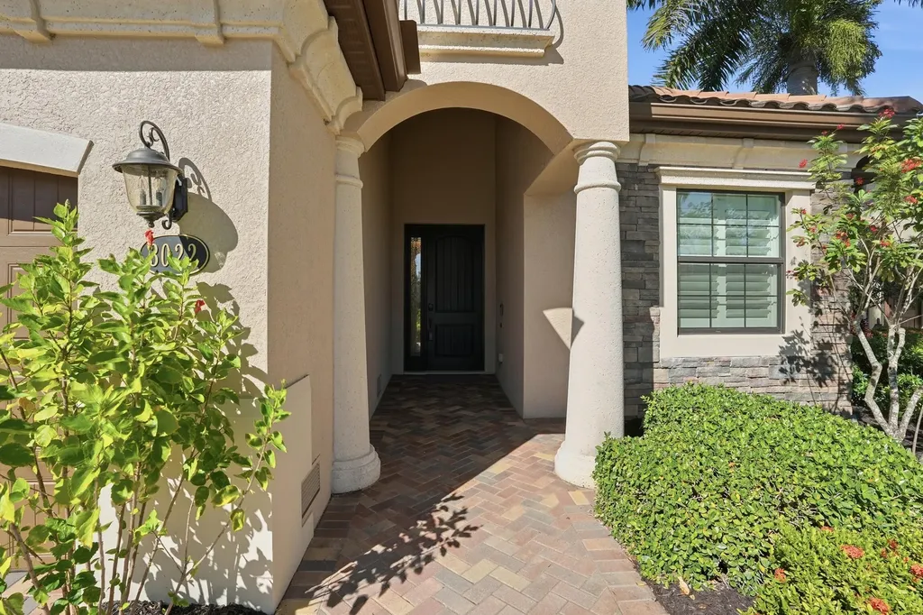 3022 Aviamar Circle Naples FL 34114