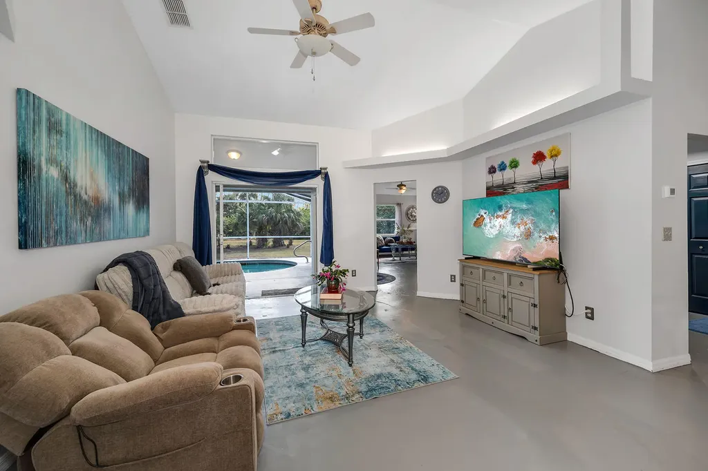 220 37th Avenue NE Naples FL 34120