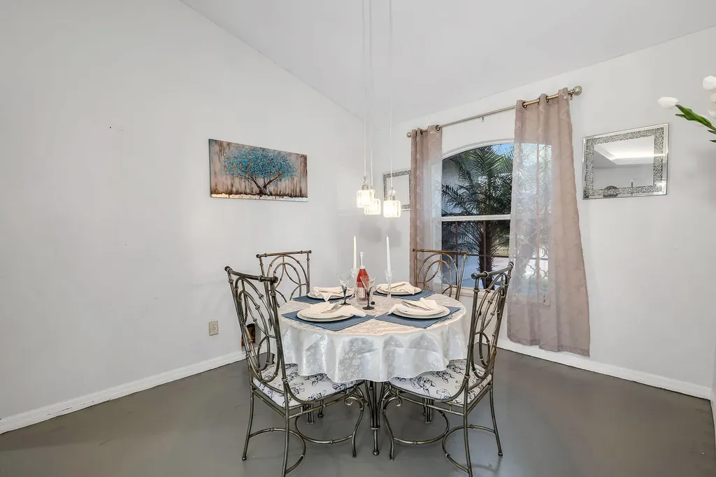 220 37th Avenue NE Naples FL 34120