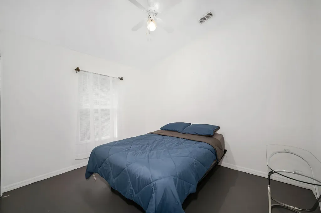 220 37th Avenue NE Naples FL 34120