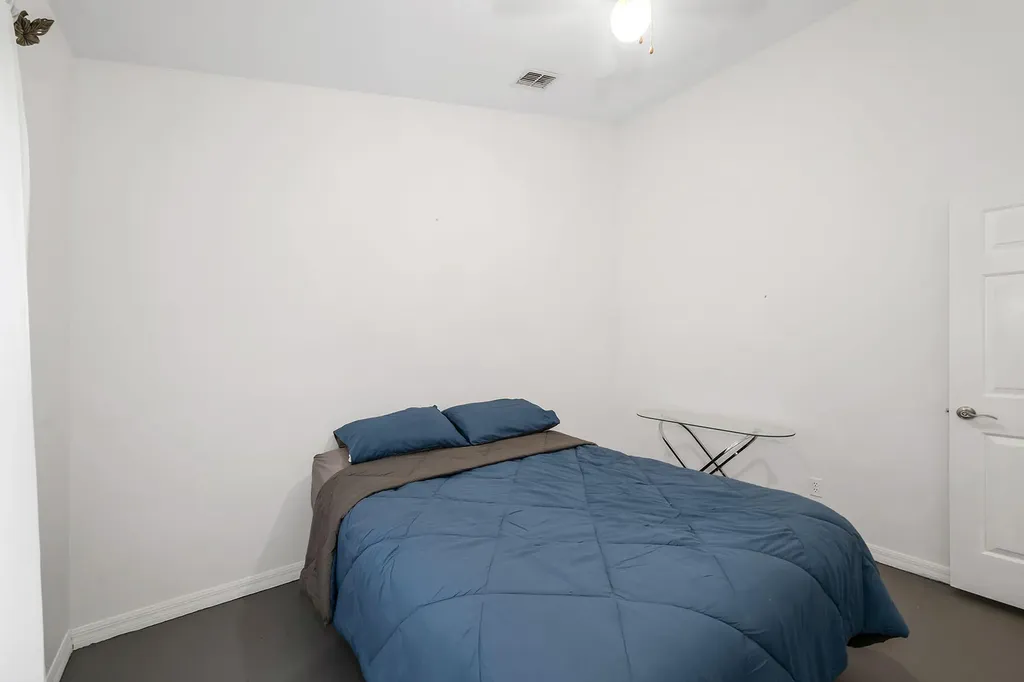 220 37th Avenue NE Naples FL 34120