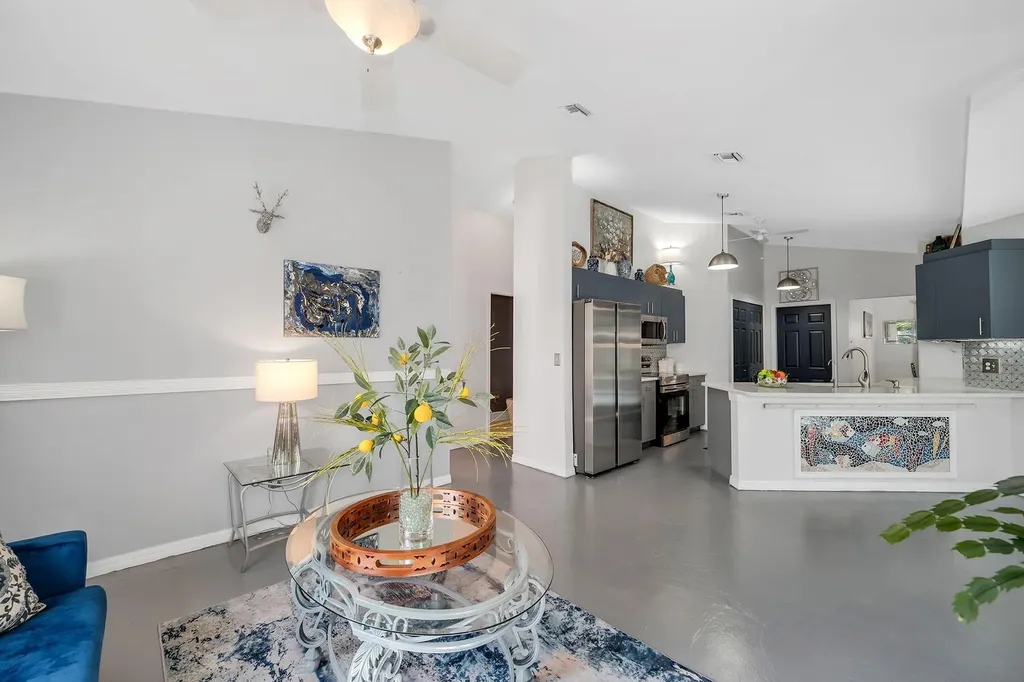 220 37th Avenue NE Naples FL 34120