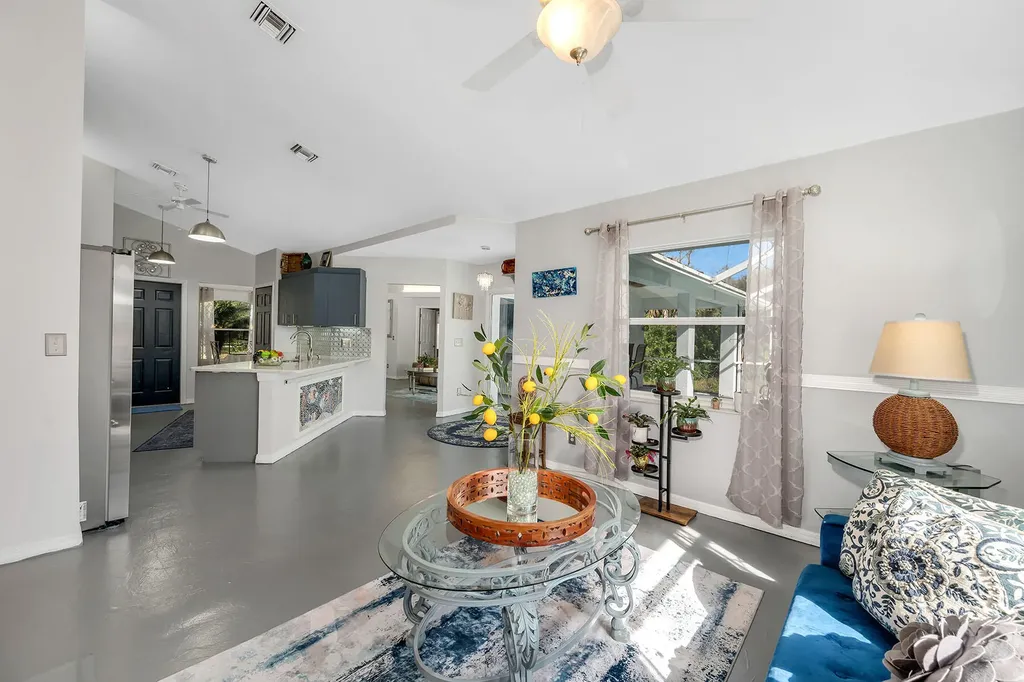 220 37th Avenue NE Naples FL 34120