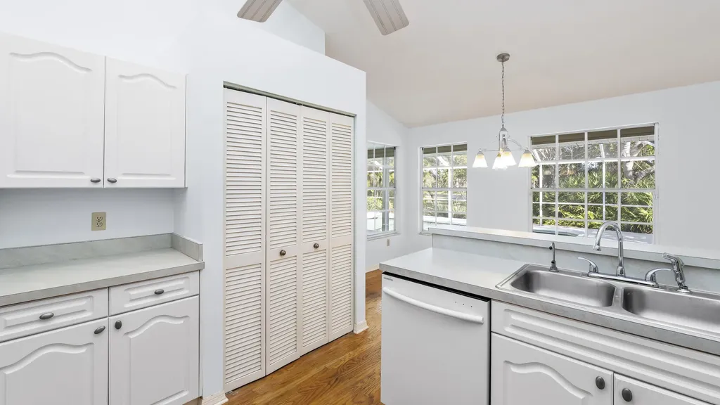 60 Brampton Lane Naples FL 34104