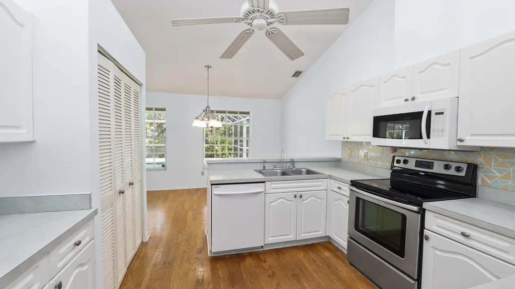 60 Brampton Lane Naples FL 34104