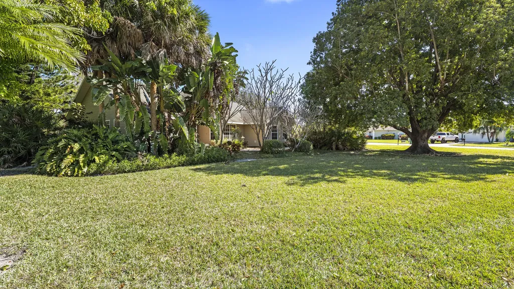 60 Brampton Lane Naples FL 34104