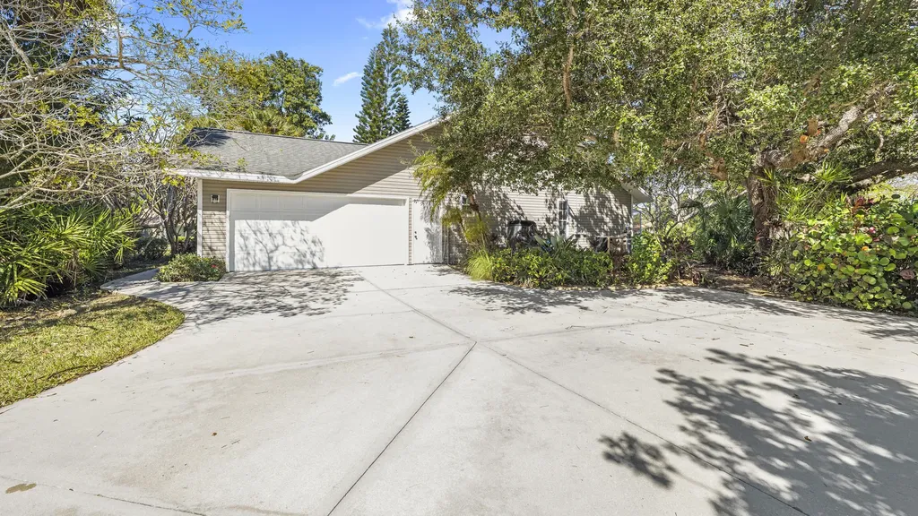 60 Brampton Lane Naples FL 34104