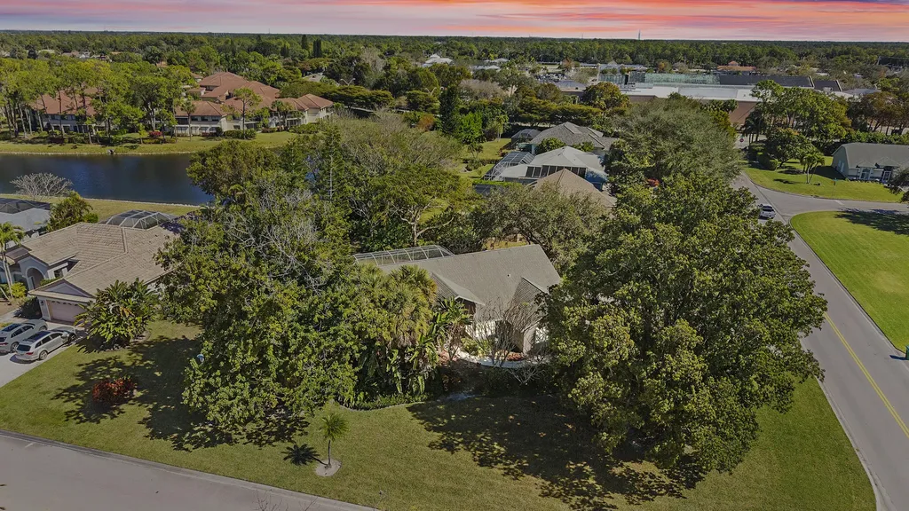 60 Brampton Lane Naples FL 34104