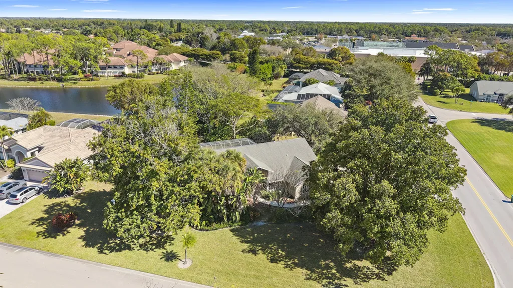 60 Brampton Lane Naples FL 34104