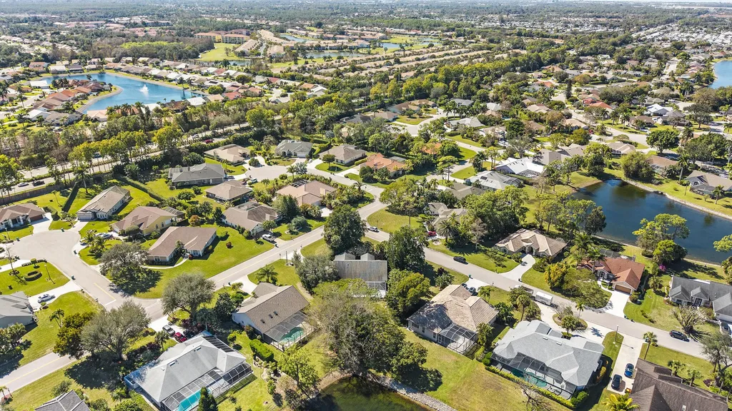 60 Brampton Lane Naples FL 34104