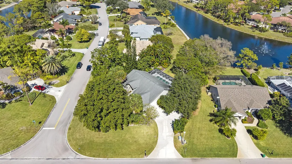 60 Brampton Lane Naples FL 34104