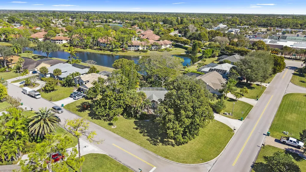 60 Brampton Lane Naples FL 34104