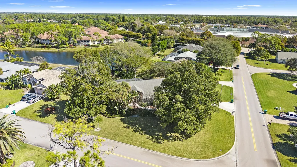 60 Brampton Lane Naples FL 34104