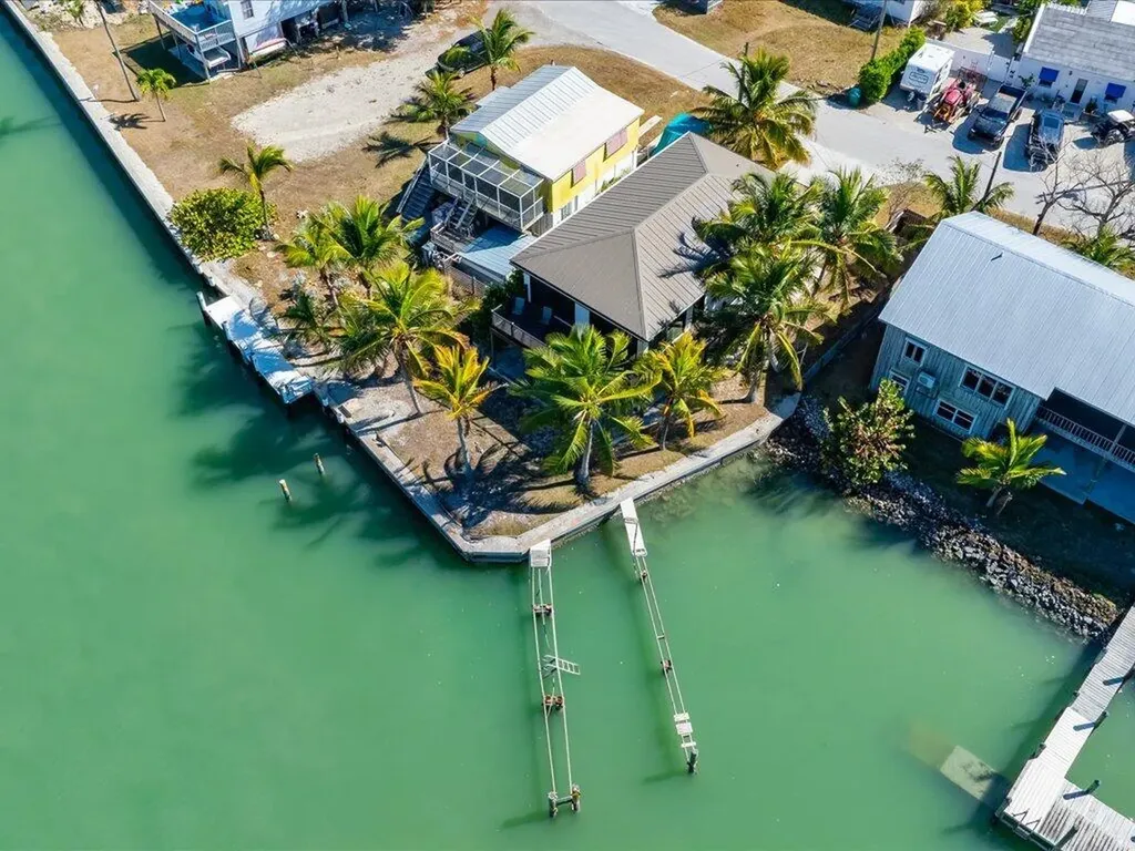 232 Harbor Place N Goodland FL 34140