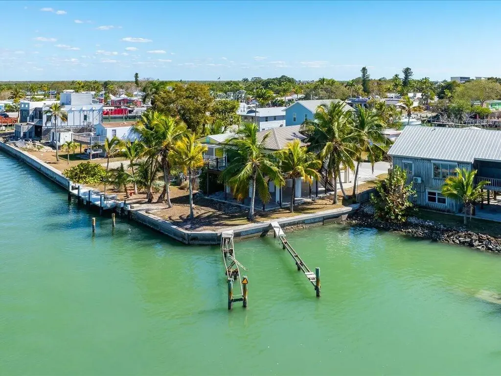 232 Harbor Place N Goodland FL 34140