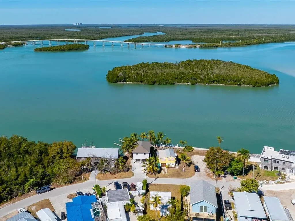 232 Harbor Place N Goodland FL 34140