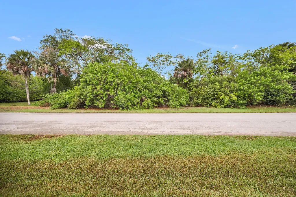 2023 Sheffield Avenue Marco Island FL 34145