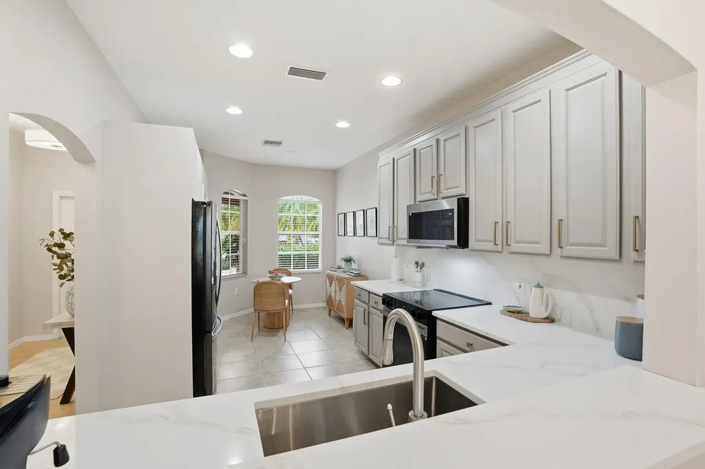 14282 Manchester Drive Naples FL 34114