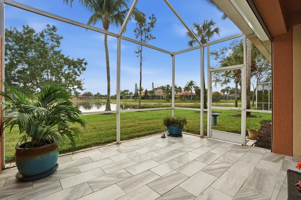 14282 Manchester Drive Naples FL 34114