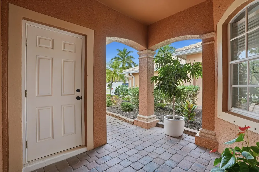 14282 Manchester Drive Naples FL 34114