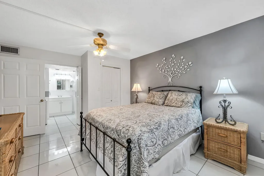 200 Valley Stream Drive Naples FL 34113