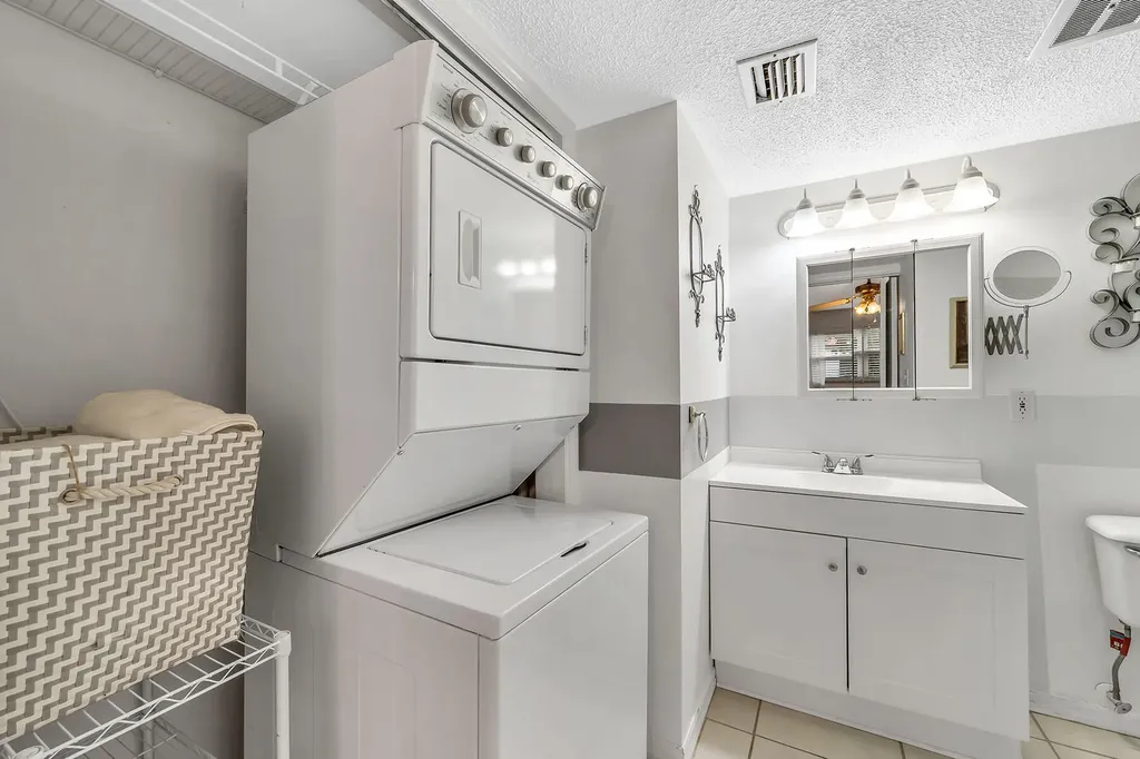 200 Valley Stream Drive Naples FL 34113