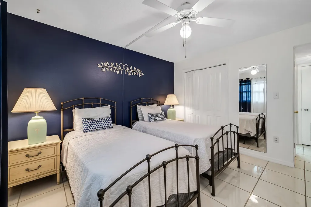 200 Valley Stream Drive Naples FL 34113