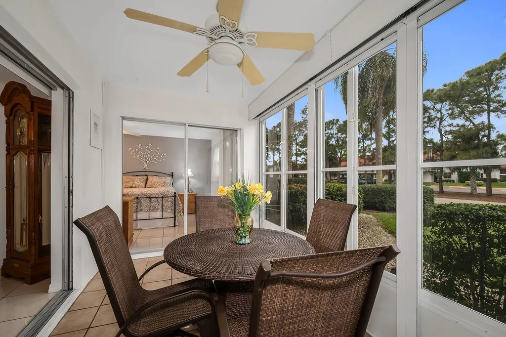 200 Valley Stream Drive Naples FL 34113