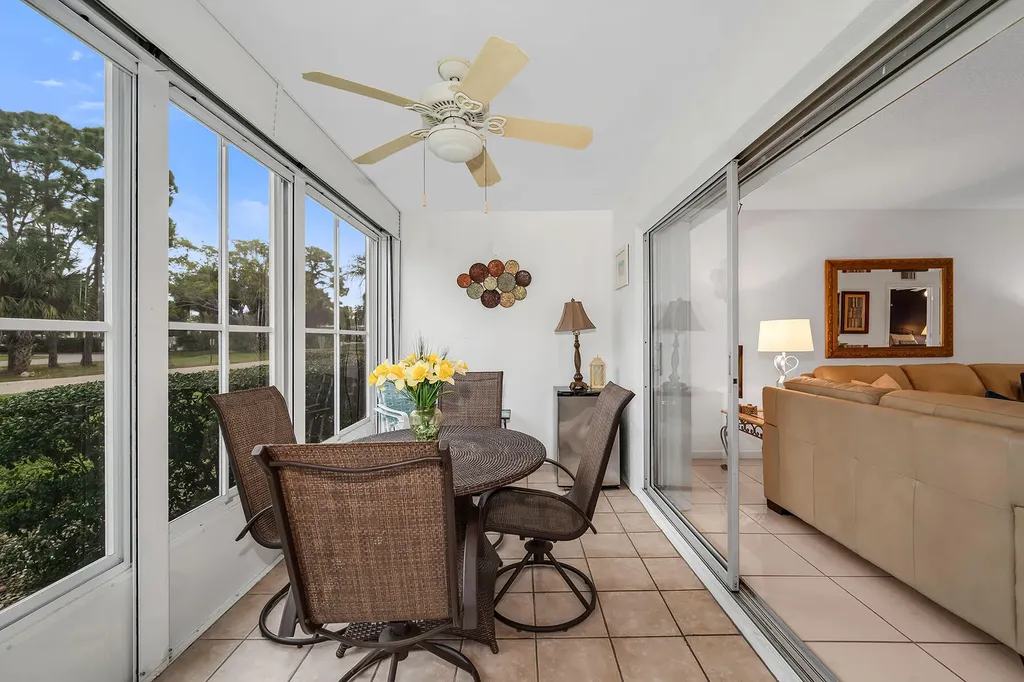 200 Valley Stream Drive Naples FL 34113