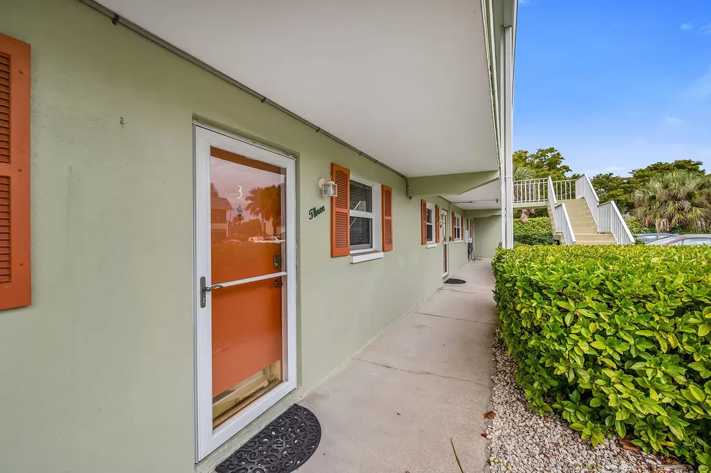 200 Valley Stream Drive Naples FL 34113