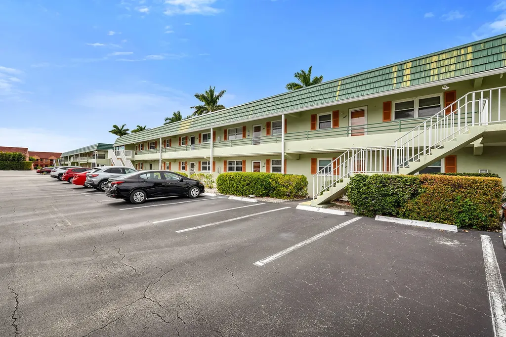 200 Valley Stream Drive Naples FL 34113