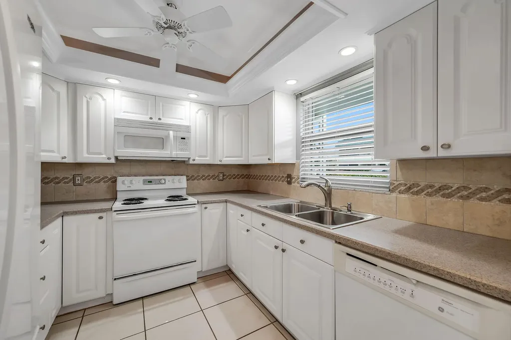 200 Valley Stream Drive Naples FL 34113