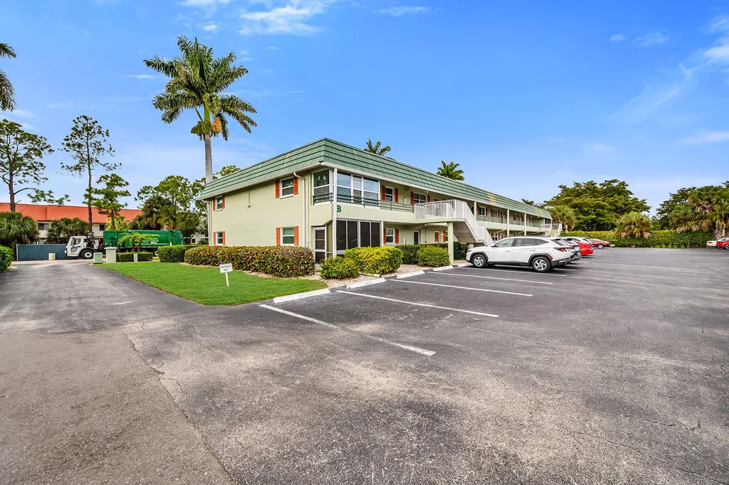 200 Valley Stream Drive Naples FL 34113