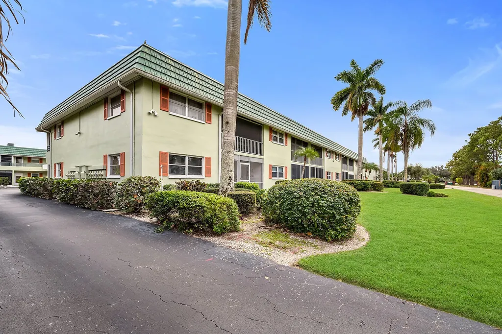 200 Valley Stream Drive Naples FL 34113