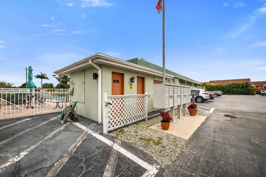 200 Valley Stream Drive Naples FL 34113