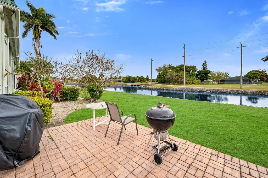 200 Valley Stream Drive Naples FL 34113