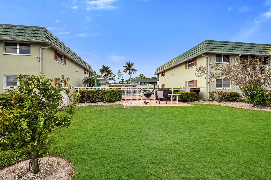 200 Valley Stream Drive Naples FL 34113