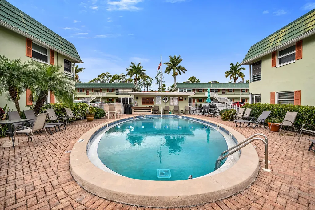 200 Valley Stream Drive Naples FL 34113