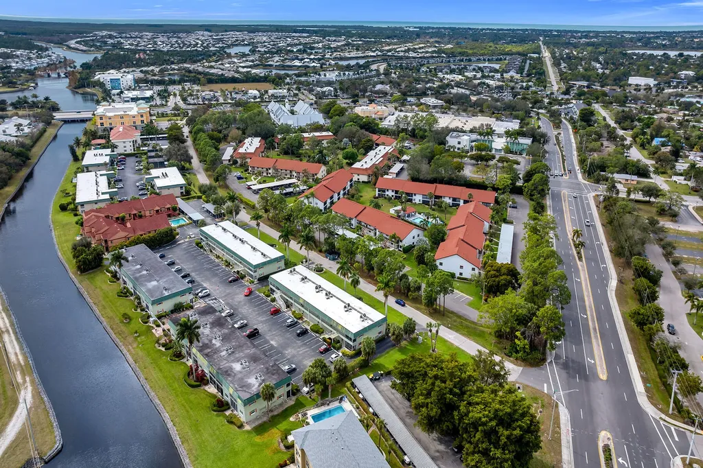 200 Valley Stream Drive Naples FL 34113