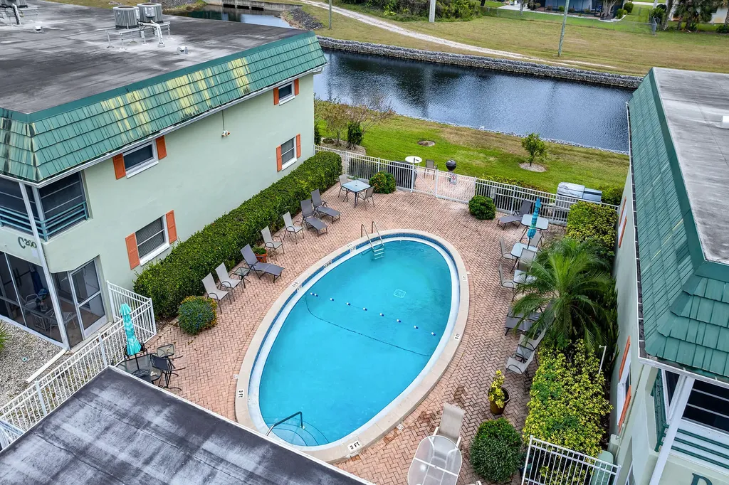 200 Valley Stream Drive Naples FL 34113